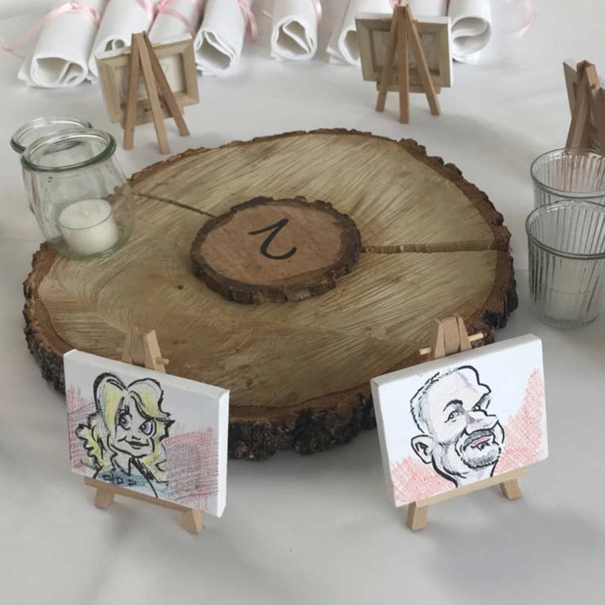 Karikaturen auf Minileinwand als Tischdeko von Schnellzeichner Arnd Hawlina aus Köln