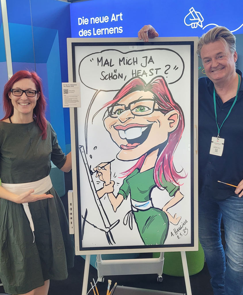 Messe-Schnellzeichner Arnd Hawlina mit Karikatur und Model